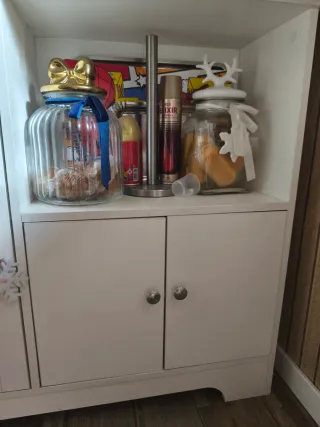 Aparador de cocina blanco y cristal