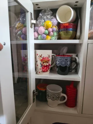 Aparador de cocina blanco y cristal