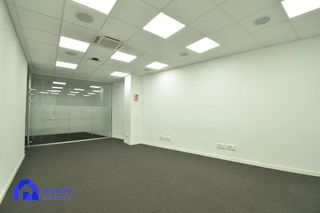 Local comercial en alquiler en Milán - Pumarín - Teatinos en Oviedo