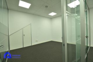 Local comercial en alquiler en Milán - Pumarín - Teatinos en Oviedo