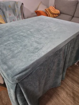 Mesa de salón con sillas