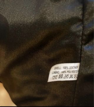 Chaquetón de cuero negro acolchado