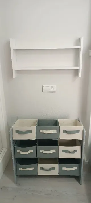 Estantería infantil con cubos organizadores