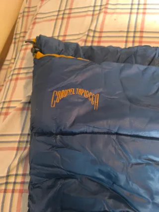 Saco de dormir azul y naranja grande Se abre todo