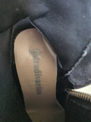 Botines negros con cremallera