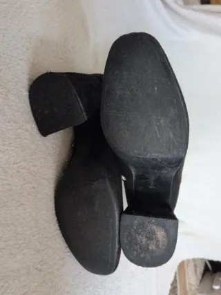 Botines negros con cremallera