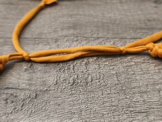 Collana intrecciata a uncinetto regolabile