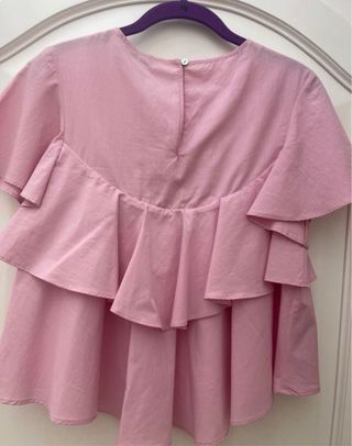 Blusa rosa con volantes