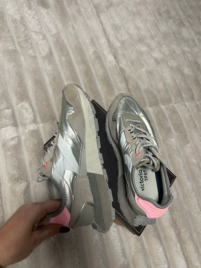 Zapatillas Victoria grises y rosas