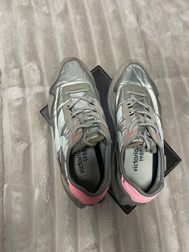 Zapatillas Victoria grises y rosas