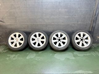 Llantas BMW E46 17' con neumáticos.
