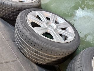 Llantas BMW E46 17' con neumáticos.