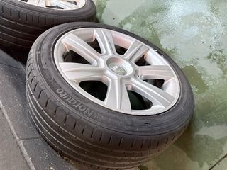 Llantas BMW E46 17' con neumáticos.