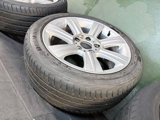 Llantas BMW E46 17' con neumáticos.