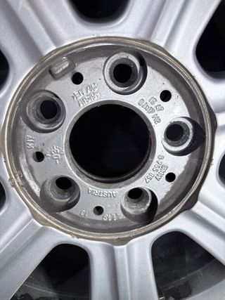 Llantas BMW E46 17' con neumáticos.