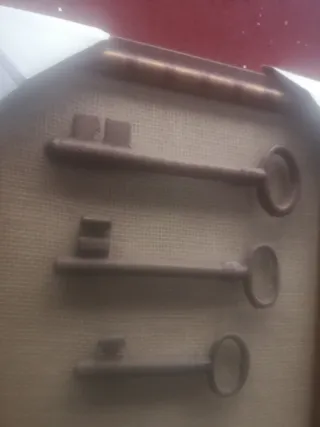 Cuadro de llaves antiguas