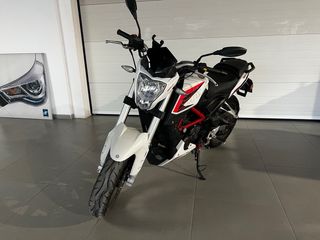 Benelli BN251 Naked Blanca y Roja