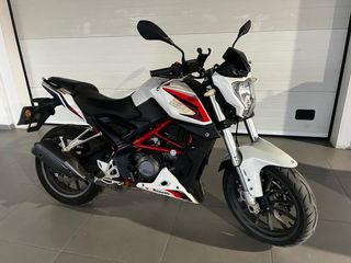 Benelli BN251 Naked Blanca y Roja