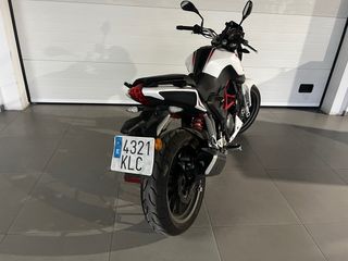 Benelli BN251 Naked Blanca y Roja