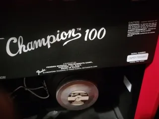 Fender Champion 100 amplificatore rosso
