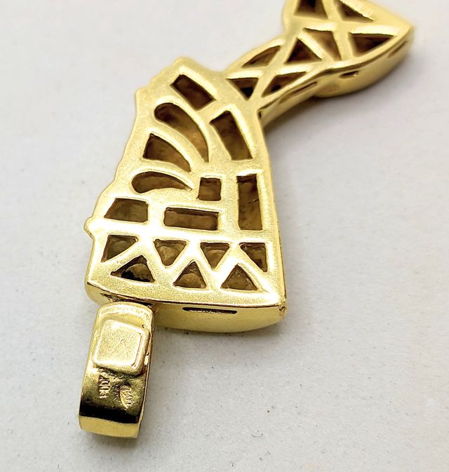 Colgante Nefertiti de oro de 18k, 8.47 g.