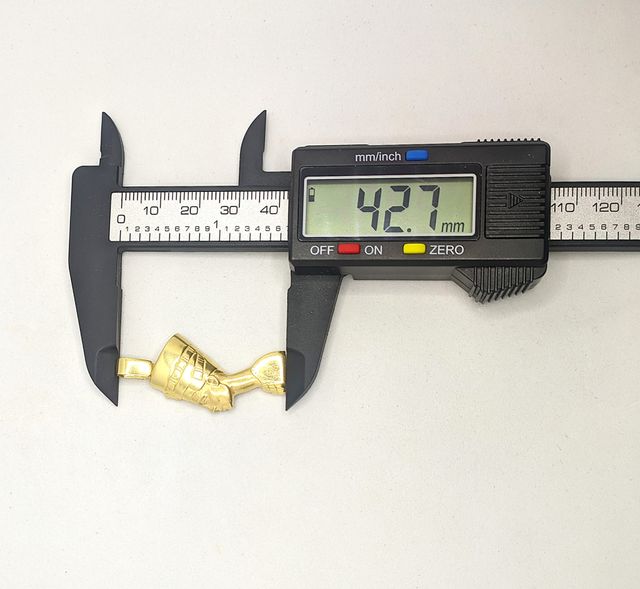 Colgante Nefertiti de oro de 18k, 8.47 g.