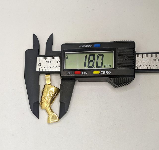 Colgante Nefertiti de oro de 18k, 8.47 g.