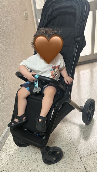 Carro de bebé negro marca Loom kinderkraft