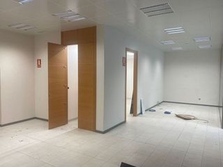 Local comercial en venta en Polígono Cartuja – La Paz en Granada