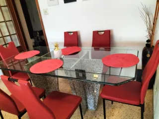 Sofá cheslong tela gris y negro y mesa cristal 6 s