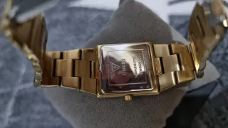 Reloj Guess Dorado Mujer