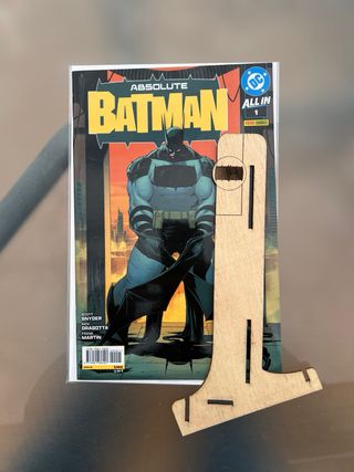Expositor de Cómics Absolute Batman (DC)