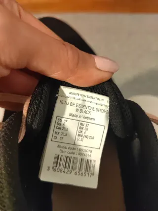 Zapatillas deportivas negras y beige