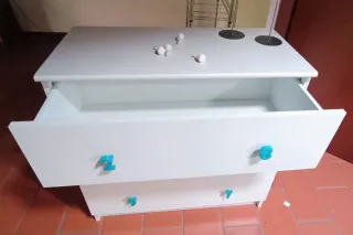 Cassettiera bianca 3 cassetti con pomelli colorati