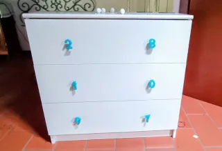 Cassettiera bianca 3 cassetti con pomelli colorati