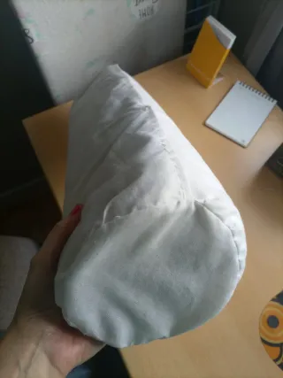 Almohada rodillo blanca de tela