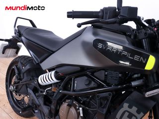 HUSQVARNA SVARTPILEN 125 ABS