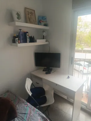 Alquilo habitación individual, para chicas.