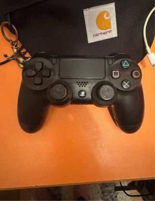 PlayStation 4 PS4 Negra 500gb en bueno estado