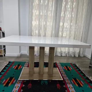 Mesa de comedor blanca rectangular
