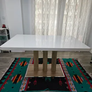 Mesa de comedor blanca rectangular