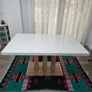 Mesa de comedor blanca rectangular