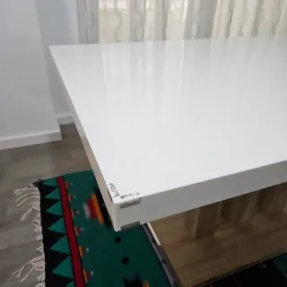 Mesa de comedor blanca rectangular