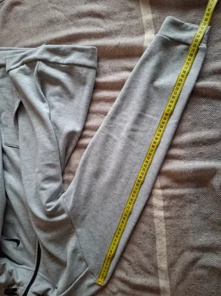 Sudadera Nike Gris con Cremallera y Capucha