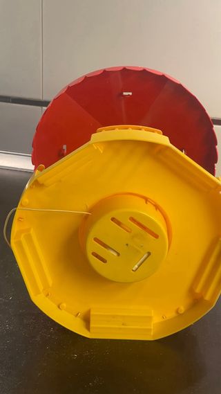 Carrusel infantil con columpios