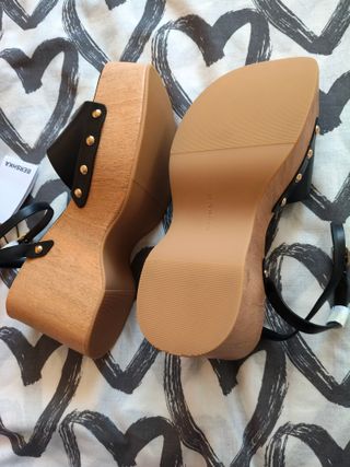 Sandalias de plataforma de madera negras