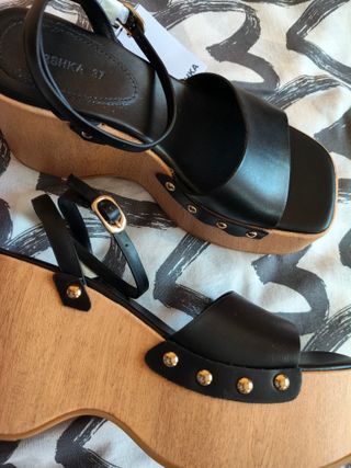 Sandalias de plataforma de madera negras