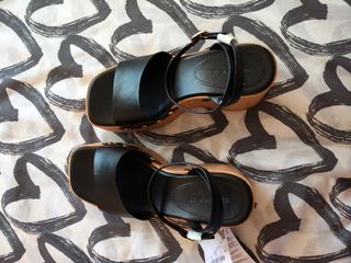 Sandalias de plataforma de madera negras