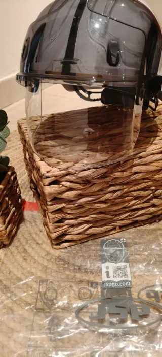 Casco JSP con visera nuevo