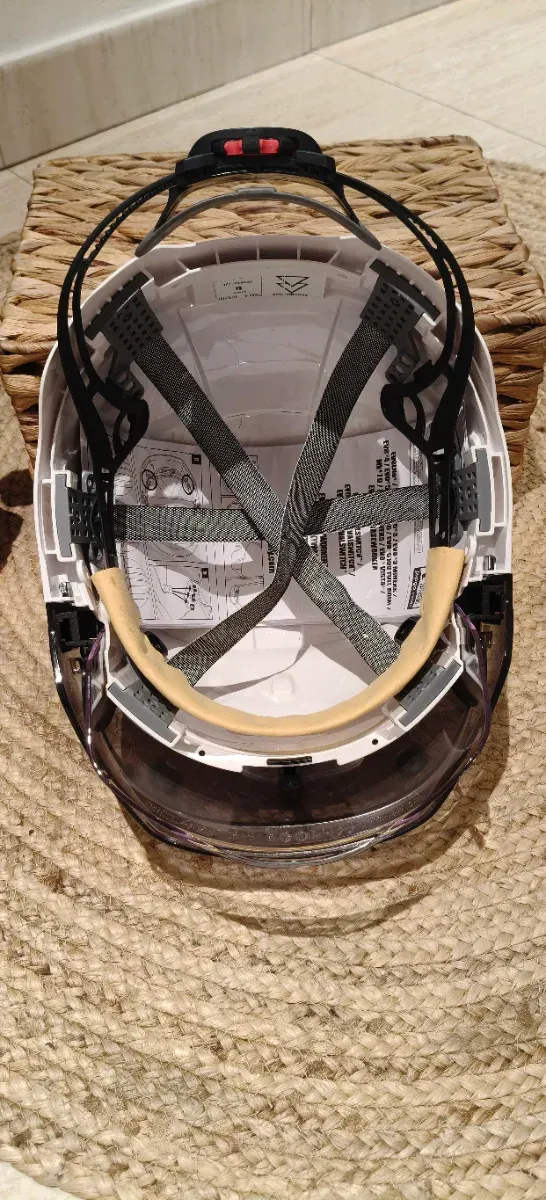 Casco JSP con visera nuevo